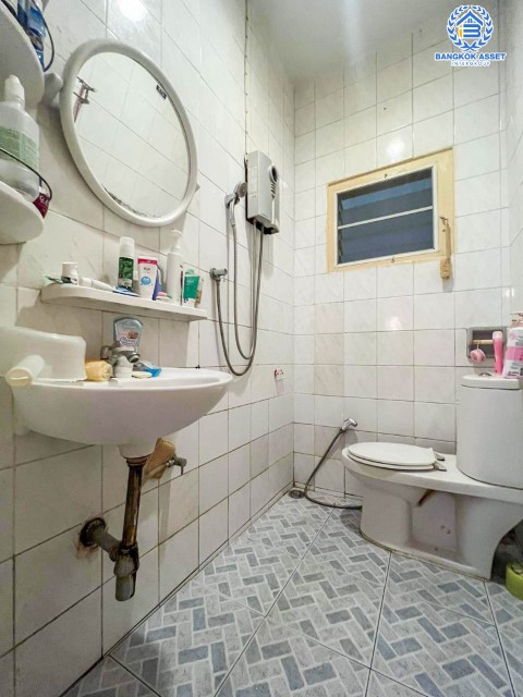 *****บ้านเดี่ยวมือสองย่านกรุงเทพฯ ม.เปรมฤทัย3 กาญจนาภิเษก เนื้อที่กว้างขวางถึง 50 ตร.ว. ฟังก์ชัน 3 ห้องนอน 2 ห้องน้ำ ที่จอดรถ 2 คัน เฟอร์นิเจอร์บิ้วท์อินครบ บนทำเลเชื่อมต่อรถไฟฟ้าสายสีชมพู "สถานีวงแหวนตะวันออก" และทางด่วน "กาญจนาภิเษก(วงแหวนรอบนอก)"